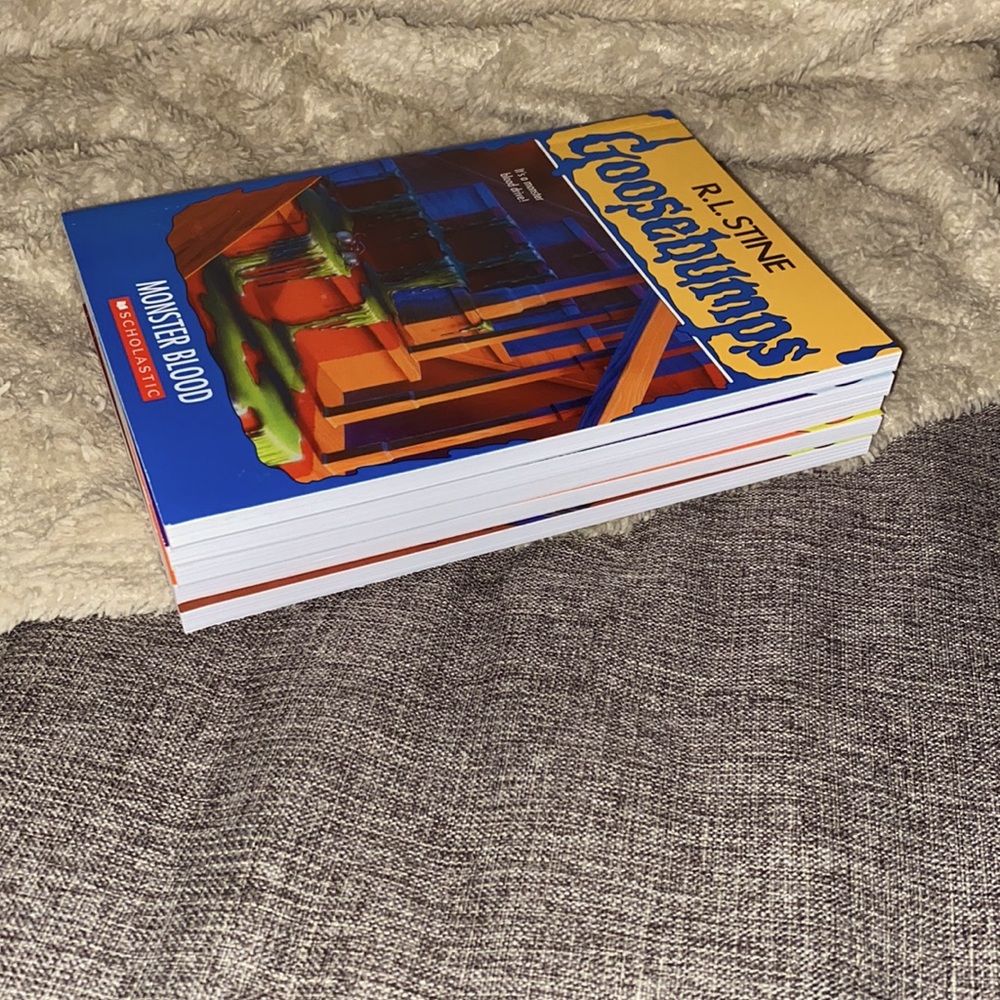 Goosebumps Tin With 5 Books - Picture 8 of 8